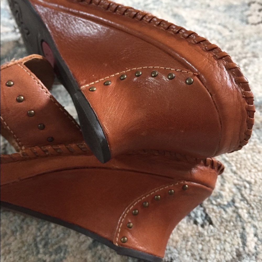 Shoes - Picture 6 of 8